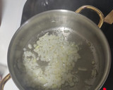 Foto del paso 1 de la receta: Fideuá de champiñones, chorizo y jamón
