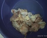 Foto langkah ke 1 dari resep 46. Sop Ayam Babi Kembang Tahu Jamur (Non Halal).