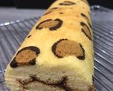 Foto langkah ke 9 dari resep LEOPARD ROLLCAKE w/ Chocolatte Spread Filling.