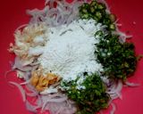 A picture of step 4 of Onion Gatti Pakoda.