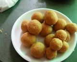 A picture of step 4 of Besan ladoo.