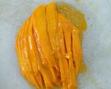 A picture of step 6 of Glaze Mango Cake.