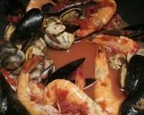 A picture of step 4 of Spaghetti frutti di mare al cartoccio.