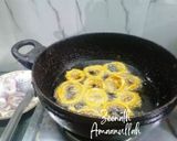 A picture of step 2 of Gram Flour coated Onion Rings/Besani Onion Rings.