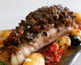 Foto del paso 7 de la receta: Rape al horno con costra de anchoas y olivas negras