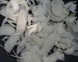 Foto del passaggio 1 della ricetta Spaghetti alle cipolle