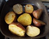 Foto del paso 4 de la receta: Papas salteadas al romero