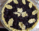 Foto del paso 4 de la receta: Tarta crocante de cerezas y arándanos azules