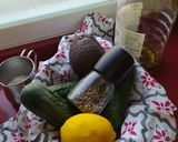 Foto del paso 1 de la receta: Crema fría de pepino y aguacate