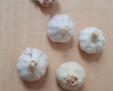 Foto del paso 1 de la receta: Ajo en conserva con pimienta negra, laurel y AOVE 🧄 ♥