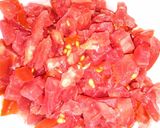 صورة لخطوة 2 من وصفة حمسة بازلاء مع البيض 🥚🍅🧅😋