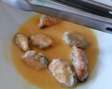 A picture of step 2 of Fried breaded mussels.