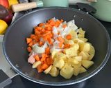 A picture of step 4 of Karī (カレ) (Japanese Curry).