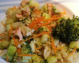 Foto del paso 8 de la receta: Calabacín, brócoli y zanahoria con bacalao y salmón