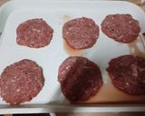 A picture of step 1 of Classic Beef burger.