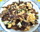 รูปขั้นตอนการทำที่ 4 ของ เห็ดหูหนูผัดไข่