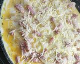 Une image de l'étape 2 de Omelette lardons, oignons, emmental tournée.