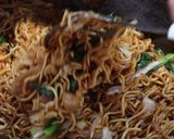 Foto langkah ke 10 dari resep Mie Biasa, Jadi Luar Biasa | Mie Goreng Bumbu Racik.