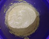 Foto langkah ke 2 dari resep Simple Vanilla Cupcake (Tanpa Susu).