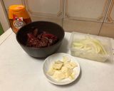 A picture of step 1 of Beef cube with honey and black pepper.