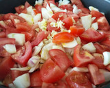 Foto del paso 1 de la receta: Calamares con tomate
