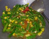 Foto langkah ke 4 dari resep Tumis Buncis Jagung Manis.