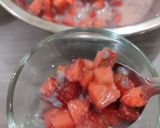 Foto langkah ke 5 dari resep Es Stolakult (Stoberi, Selasih, Yakult).