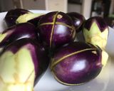 A picture of step 1 of Bharwa Baigan (Stuffed eggplant).