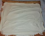 Φωτογραφία βήματος 5 της συνταγής Swiss roll (κορμός παντεσπάνι με σαντιγί και γκανάς) 🤤