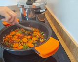 Foto del paso 3 de la receta: Guiso de calamarcitos con alubias