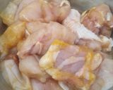 Gambar langkah 1 resipi Ayam goreng kicap mudah.
