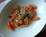 Foto del passaggio 6 della ricetta Gnocchi alla puttanesca con mandorle