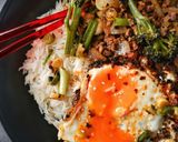 A picture of step 4 of Soy & Ginger Beef Rice Bowl With Chilli Egg.