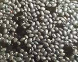 Foto del paso 2 de la receta: Guiso de porotos negros arroz y manitos de cerdo