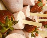 Foto del paso 4 de la receta: Paletas de Fresas con Crema