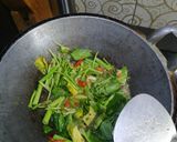 Foto langkah ke 4 dari resep Cah Kangkung Taucho.