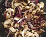 Foto del paso 3 de la receta: Merluza encebollada al horno