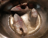 Foto del paso 1 de la receta: Dorada con patatas y champiñones