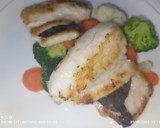 Foto del paso 3 de la receta: Merluza a la plancha con verduritas al vapor y vinagreta envejecida de ajos confitados