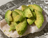 Foto del paso 3 de la receta: Tostada con aguacate y pavo