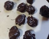 Foto del paso 3 de la receta: Bomboncitos de chocolate saludables ideales para Pascua 💚🍫