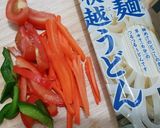 Hình bước làm 2 của món Mì Udon rong biển và rau củ