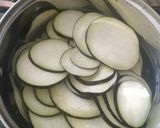 Foto del paso 1 de la receta Berenjenas fritas con miel de caña