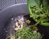 Foto langkah ke 4 dari resep Oseng buncis ayam.