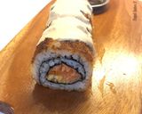 Foto langkah ke 9 dari resep Salmon sushi roll.