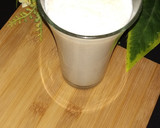 A picture of step 4 of Banana and dates shake.