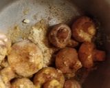 A picture of step 1 of Mushroom tikka Masala.