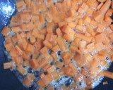 Foto del paso 2 de la receta: Pechugas de Pollo con Salsa de Ostras, Naranja, P.x y Miel con Zanahorias, Manzana y Maíz al Wok