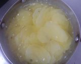 सूखे आलू के चिप्स (Sookhe aloo ke chips recipe in hindi) रेसिपी चरण 4 फोटो
