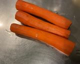 Une image de l'étape 2 de Salade de carottes, tomates et oignon rouge à la burrata et persil.